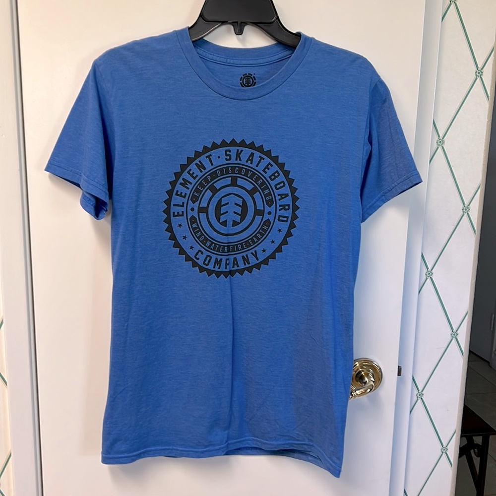 Element short sleeve T-shirt, size S.